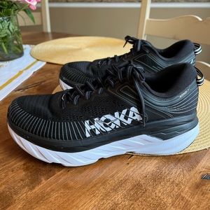 HOKA Women’s Bondi 7 Athletic Shoe, Size 8.5 Wide, Black